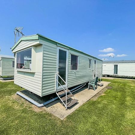 6 Berth Caravan For Hire At Martello Beach Holiday Park In Essex Ref 29017Y Hotel Clacton-on-Sea Luaran gambar