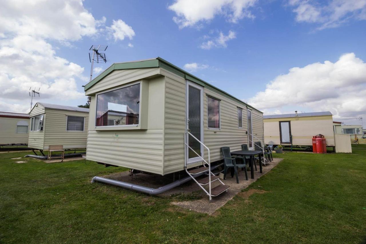 6 Berth Caravan For Hire At Martello Beach Holiday Park In Essex Ref 29017Y Hotel Clacton-on-Sea Luaran gambar