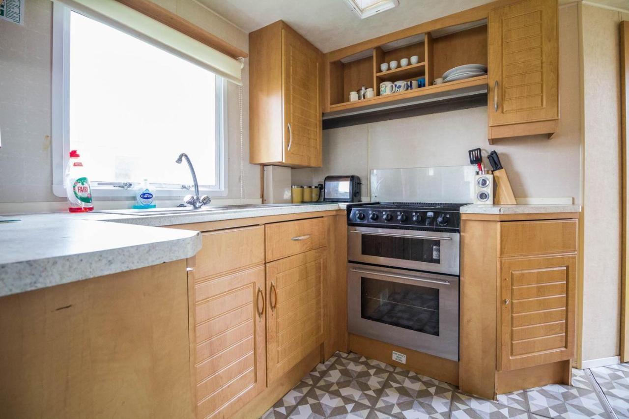 6 Berth Caravan For Hire At Martello Beach Holiday Park In Essex Ref 29017Y Hotel Clacton-on-Sea Luaran gambar
