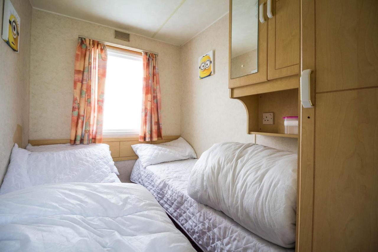 6 Berth Caravan For Hire At Martello Beach Holiday Park In Essex Ref 29017Y Hotel Clacton-on-Sea Luaran gambar